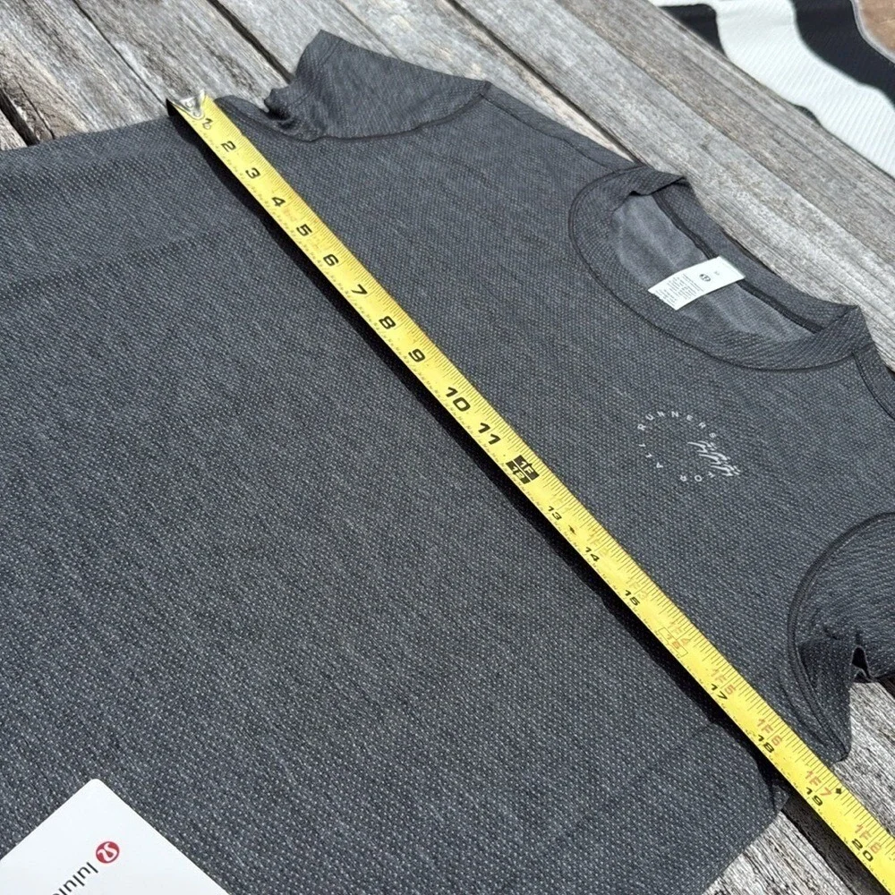 Lululemon Run Crew Graphic Mesh Short Sleeve heather grey‎ NWT size medium